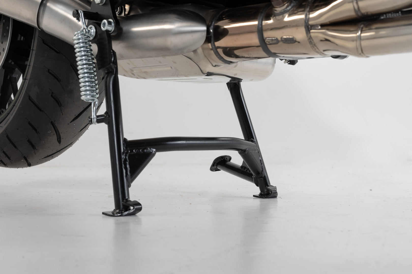 Soporte central SW-Motech negro para Kawasaki Z900RS / Cafe (17-)