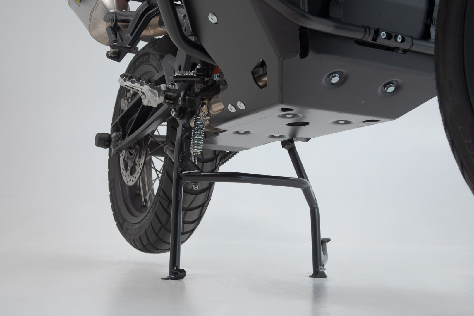 Soporte central SW-Motech negro para KTM 790 Adventure R (19-) / 890 Adventure R (20-)