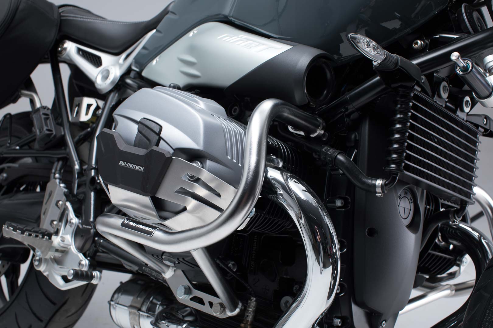 Barre di protezione SW-Motech in acciaio inox per modelli BMW R nineT (14-)