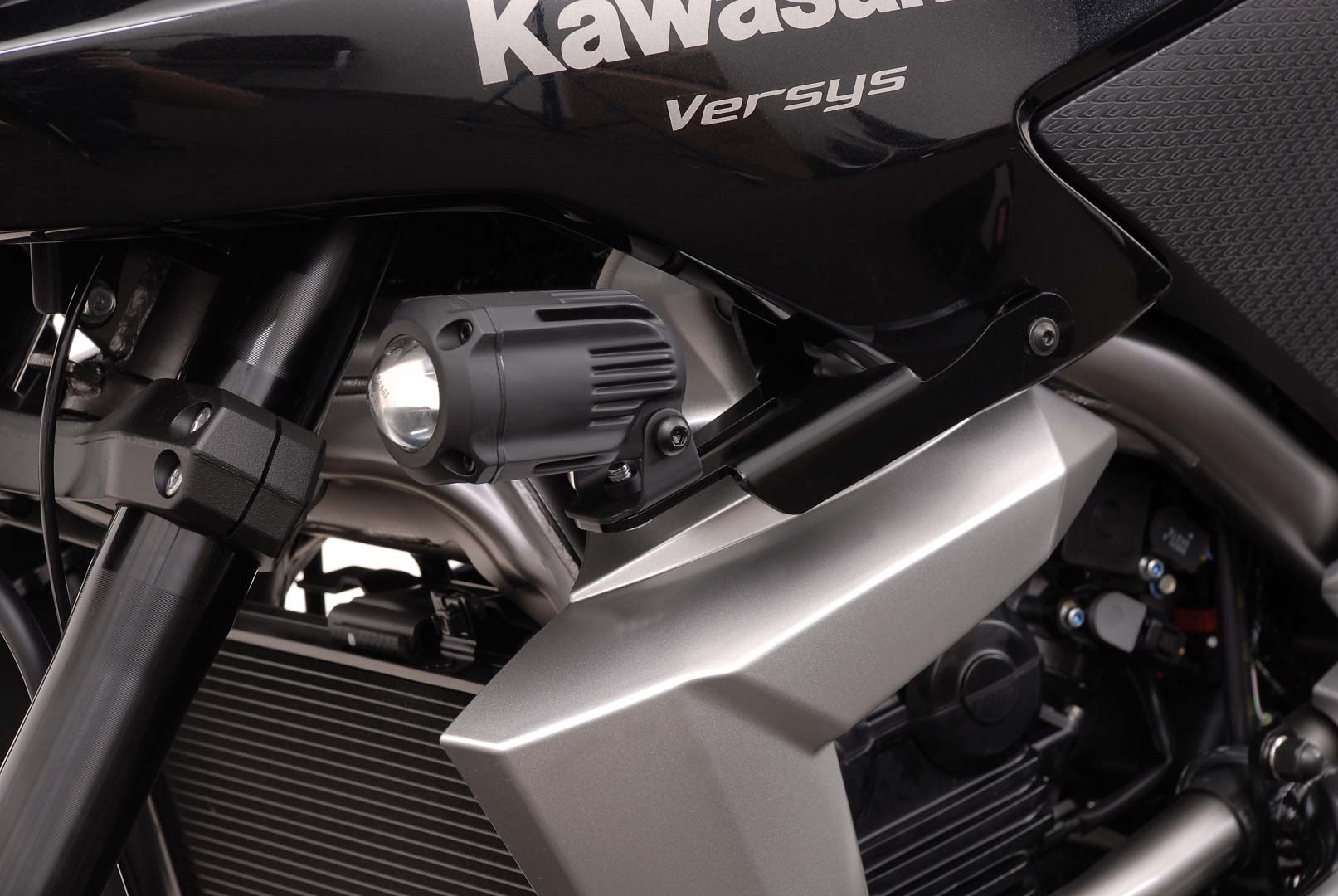 Soporte de faro SW-Motech negro para Kawasaki Versys 650 (09-14)