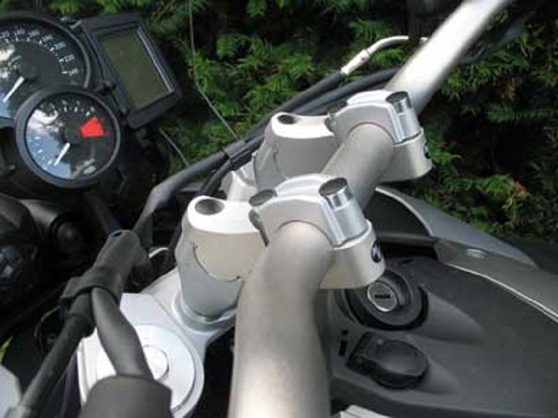 Adattatore e rialzo manubrio Superbike con offset di 5 cm ABE per BMW F800GS fino al 2011