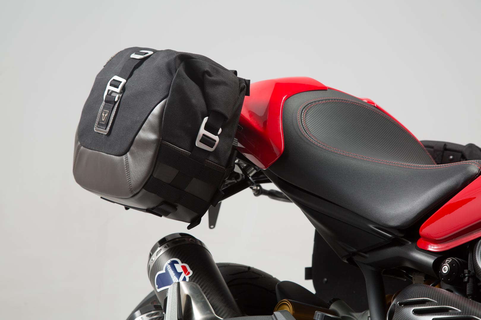 SW-Motech Legend Gear Système de sac latéral LC pour Ducati Monster 797 (16-)