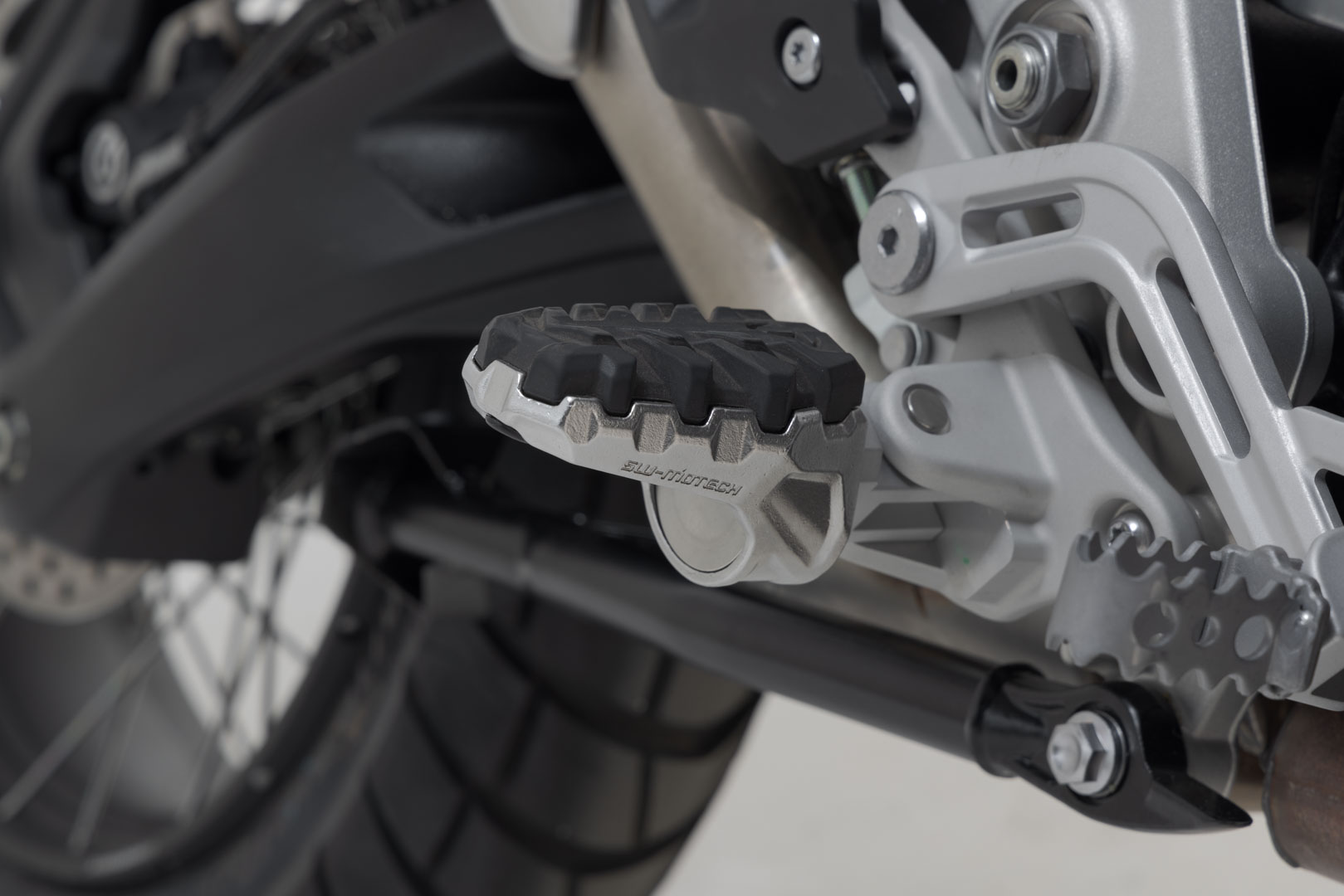 Kit pedane EVO SW-Motech per modelli Triumph Tiger 1200 (22-)