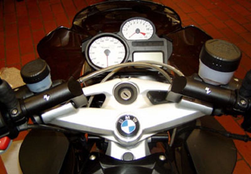 Kit de conversion de guidon et élévation de guidon avec décalage de 85 mm plus ABE pour BMW K1200R / Sport