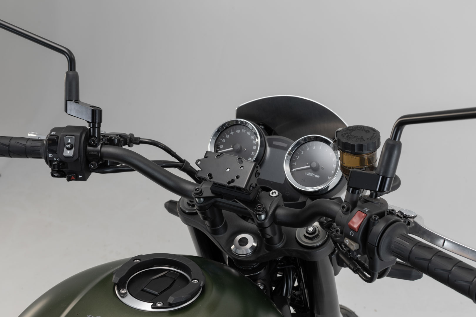 Support de navigation SW-Motech dans le cockpit noir pour Kawasaki Z900RS / Cafe / SE (17-)