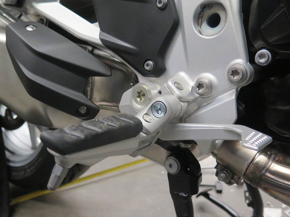 Réduction de la hauteur des repose-pieds du conducteur avec adaptateur de compensation 4 cm plus bas ABE pour BMW F900XR F900R