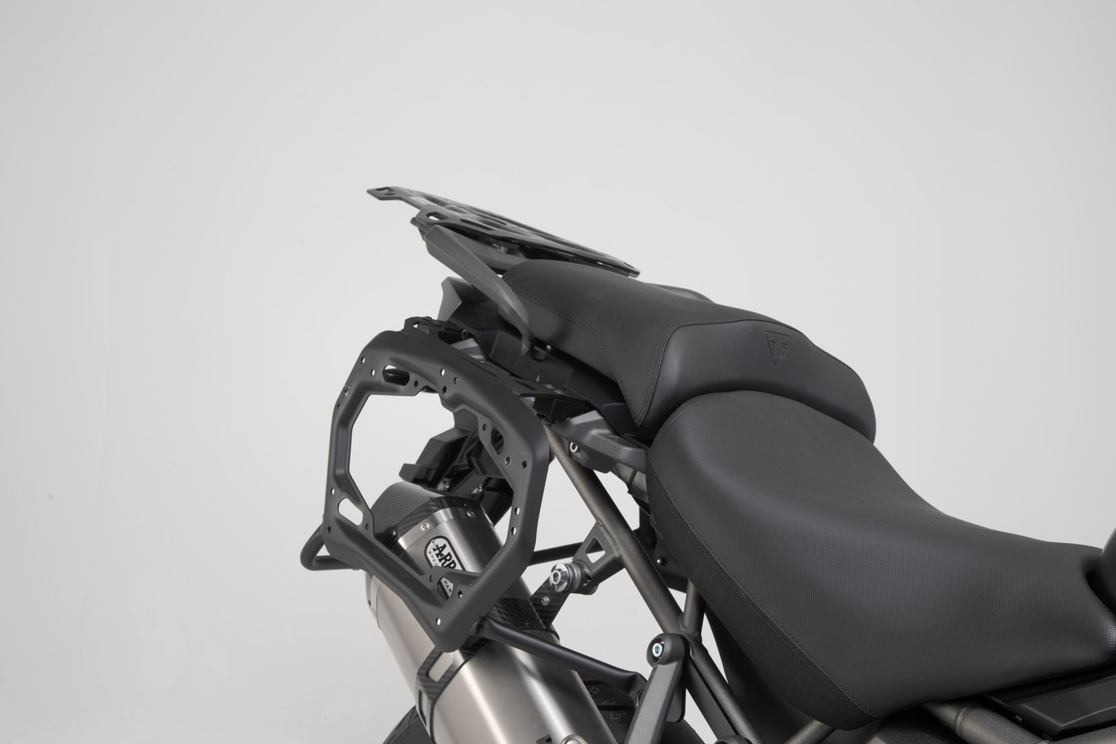 Soporte lateral PRO SW-Motech negro para Triumph Tiger 1200 (11-)